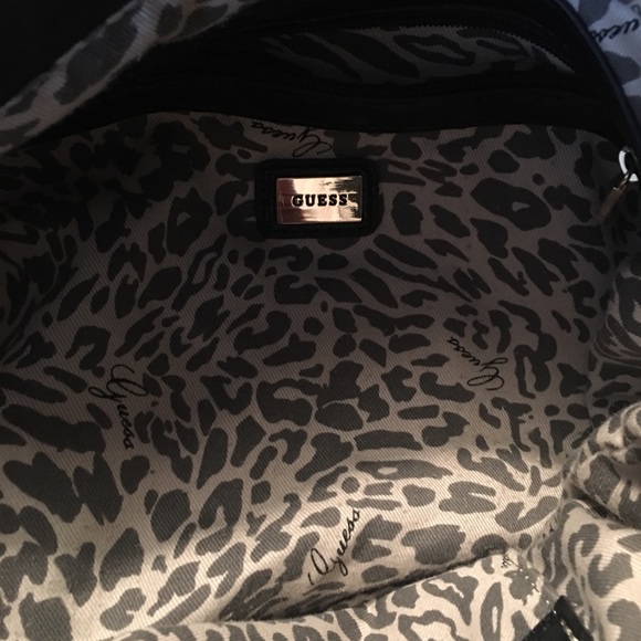 Guess Black Bag with zebra print inside - Picture 5 of 5